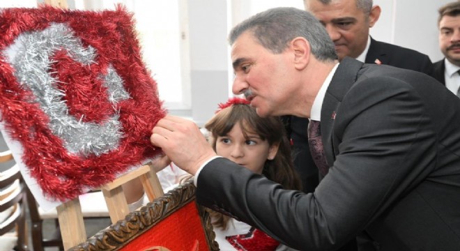 Çocuklardan  'bayrak' temalı seçkin etkinlik